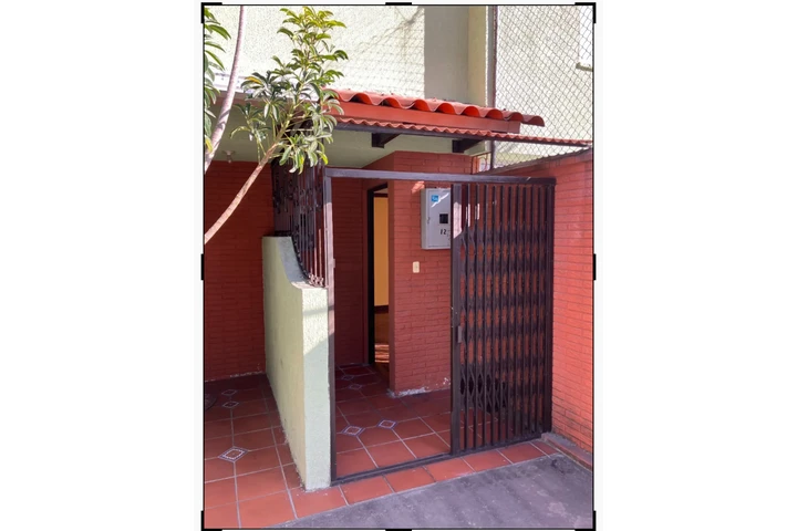 $400 : Arriendo casa Molineros image 2