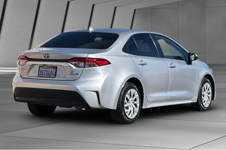 $17200 : Toyota Corolla Hybrid 2023 L image 4