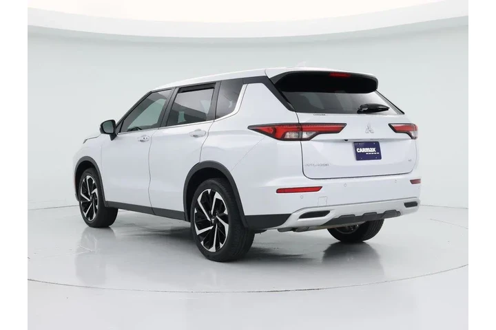 $25998 : Mitsubishi Outlander 2023 SE image 2