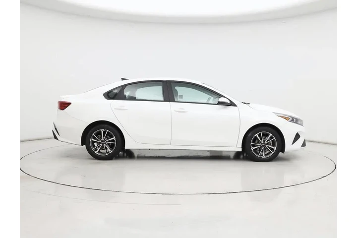 $17998 : Kia Forte 2023 LXS 4dr Sedan image 7