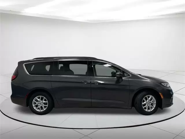 $23204 : Pre-Owned 2022 Pacifica Touri image 2