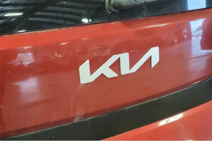 $17495 : Kia Soul 2023 LX 4dr Crossov image 8