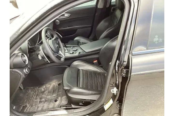 $18345 : Alfa Romeo Giulia 2018 AWD T image 5