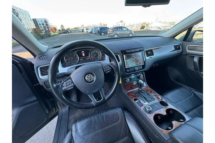 $12988 : 2012 Touareg Lux image 8