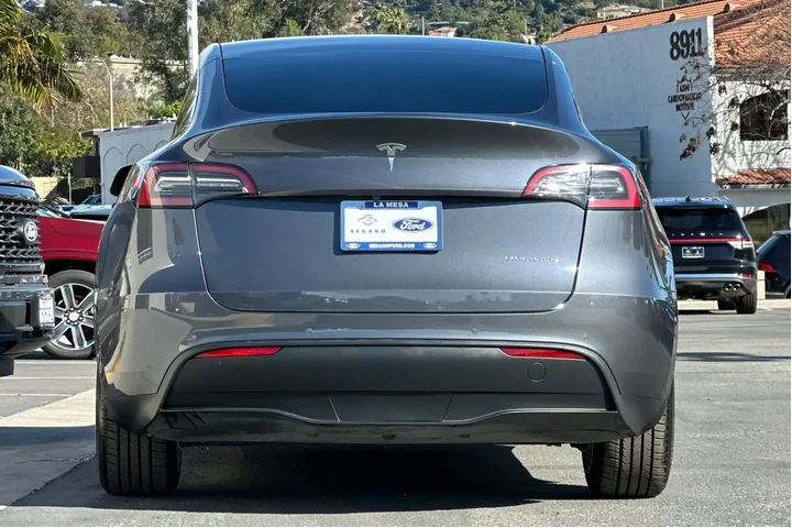 $30900 : Tesla Model Y 2022 AWD Long image 4