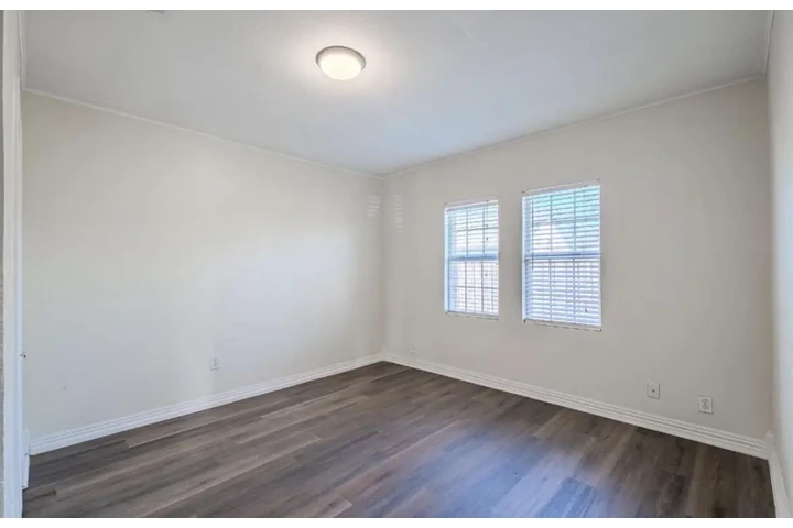 $1200 : 2 bedroom house in Dallas, TX image 4