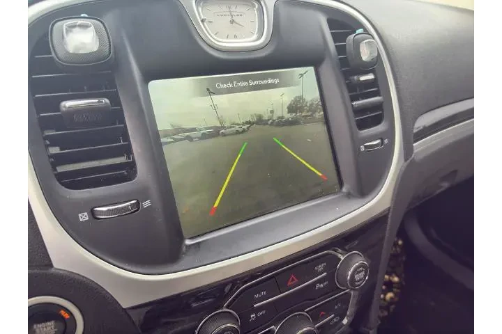 $25000 : Chrysler 300 2022 Touring L image 5