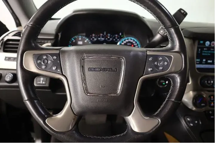 $39805 : GMC Yukon 2020 4x4 Denali 4d image 3