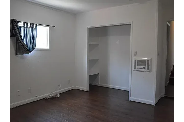 $1100 : Alhambra, CA excelente espacio image 9