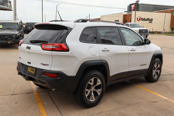 $15587 : 2015 Cherokee 4WD 4dr Trailha image 5