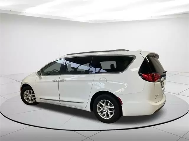 $15499 : Pre-Owned 2020 Pacifica Touri image 3