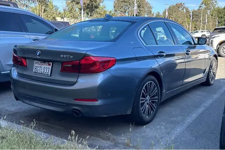 $20990 : BMW 5 Series 2019 530e iPerf image 5