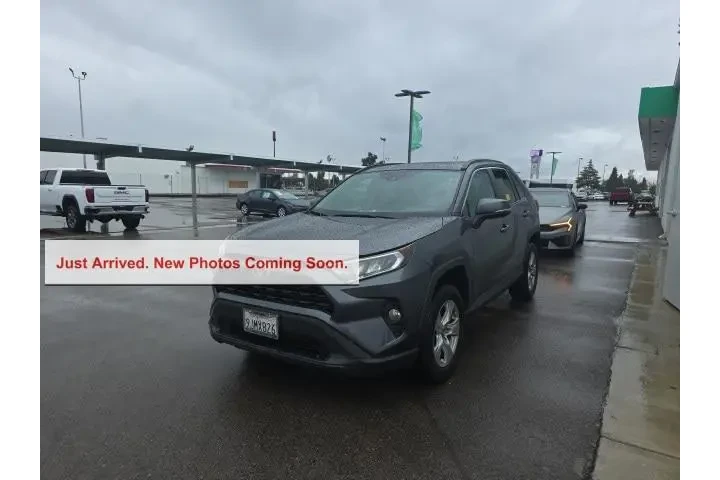 $27900 : Toyota RAV4 2020 AWD XLE 4dr image 3