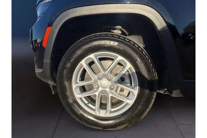 $32279 : Jeep Grand Cherokee L 2024 4 image 9