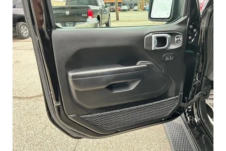 $30927 : Jeep Wrangler Unlimited 2021 image 10