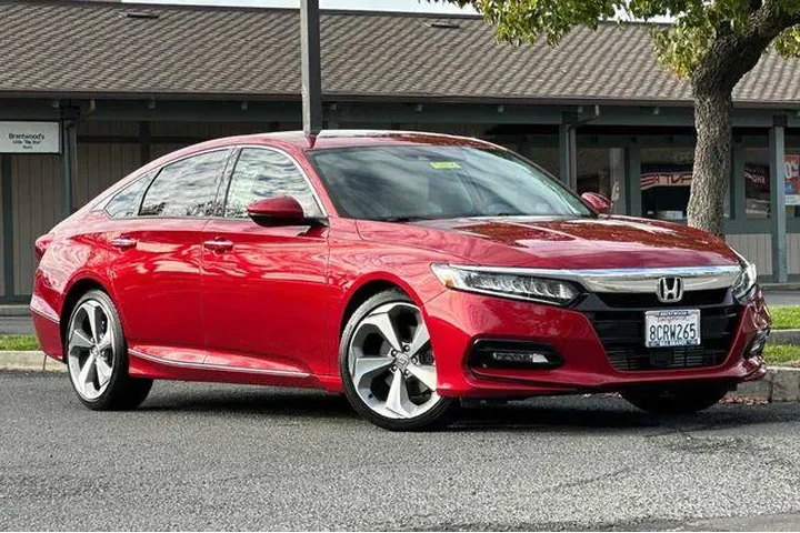 $22729 : Honda Accord 2018 Touring 4d image 2