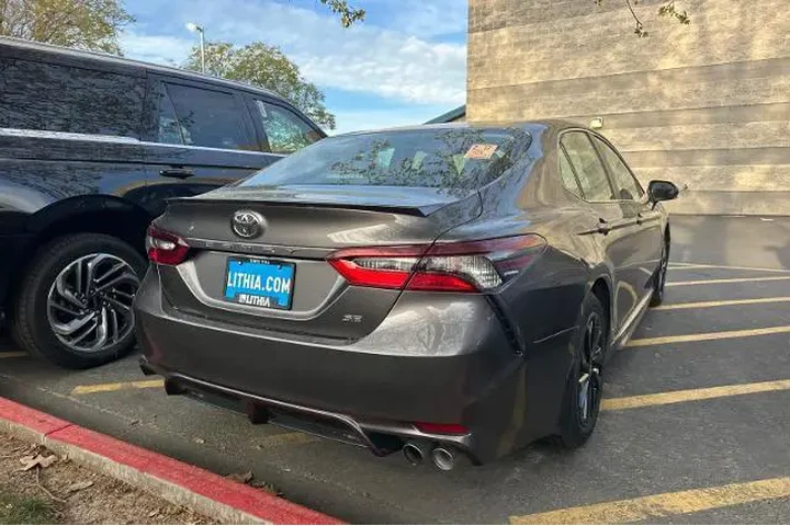 $27995 : Toyota Camry 2024 SE Nightsh image 4