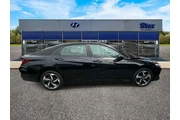$18599 : Hyundai ELANTRA 2023 SEL 4dr thumbnail