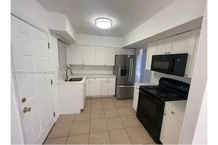 $700 : charming HOME ..Miami, FL image 5