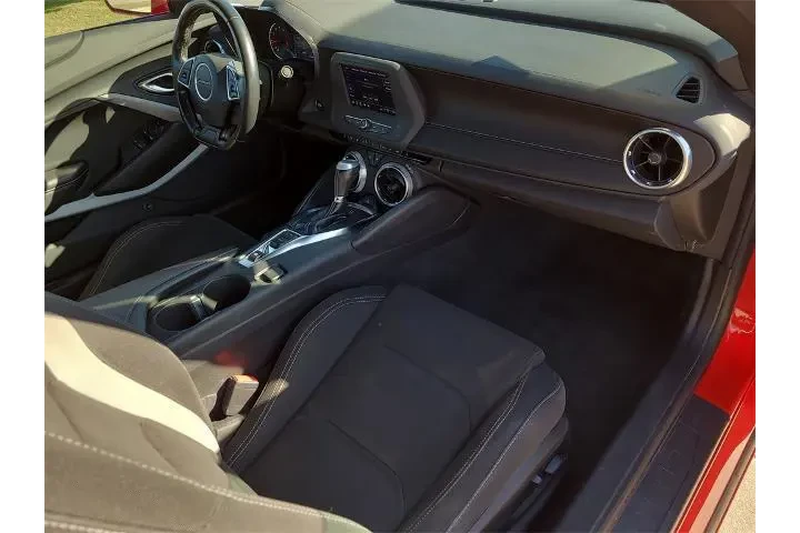 $24806 : Chevrolet Camaro 2023 LT 2dr image 10