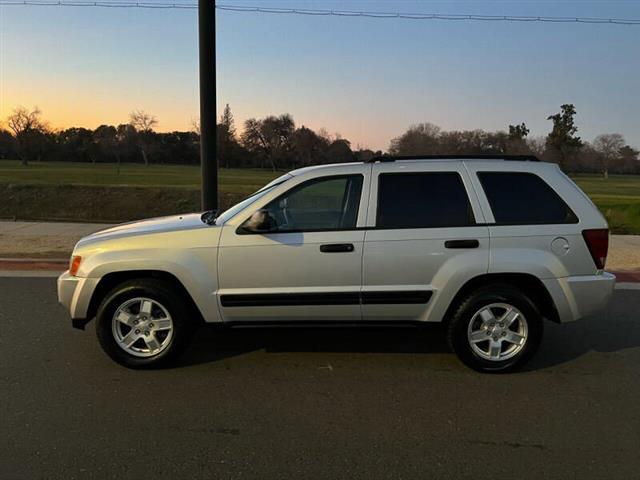 $7495 : 2005 Grand Cherokee Laredo image 4