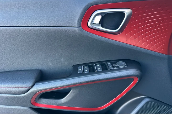 $26135 : New 2025 Soul GT-Line image 7