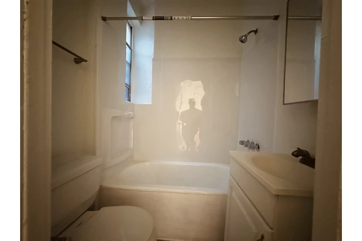 $1400 : 9th Hobart Studio Unit image 5