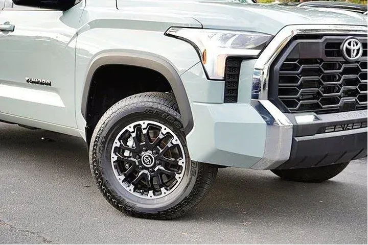 $39974 : Toyota Tundra 2023 4x4 SR5 4 image 4