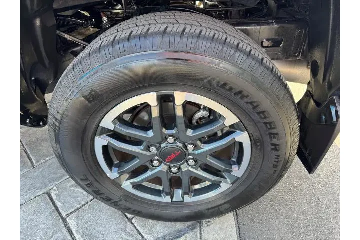 $39990 : Toyota Tacoma 2024 4x4 TRD S image 4