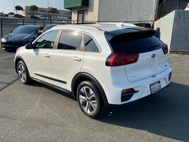 $23200 : Used 2021 Niro EV EX Premium image 8