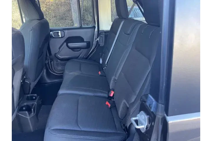 $31279 : Jeep Wrangler Unlimited 2022 image 8