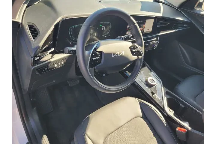 $29921 : Kia Niro Plug-In Hybrid 2025 image 9
