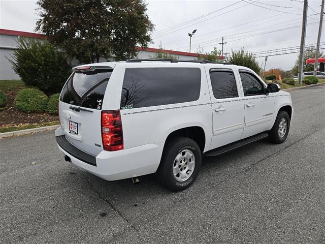 $14500 : PRE-OWNED  CHEVROLET SUBURBAN image 4