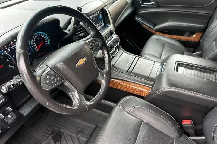 $39990 : Chevrolet Tahoe 2020 4x4 Pre image 4