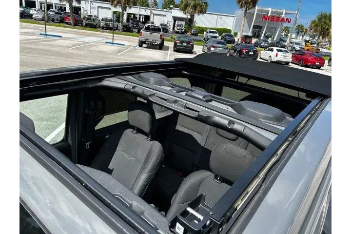 $29887 : Jeep Wrangler Unlimited 2021 image 6