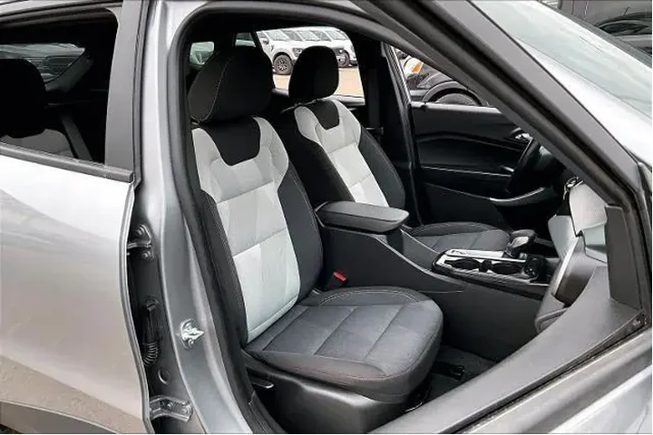 $23181 : Chevrolet Trax 2025 RS 4dr C image 9