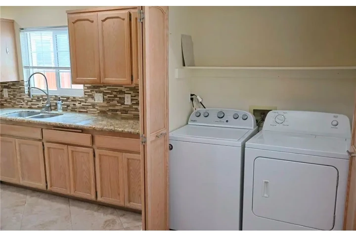 $2000 : 2 bedroom House in Koreatown image 5