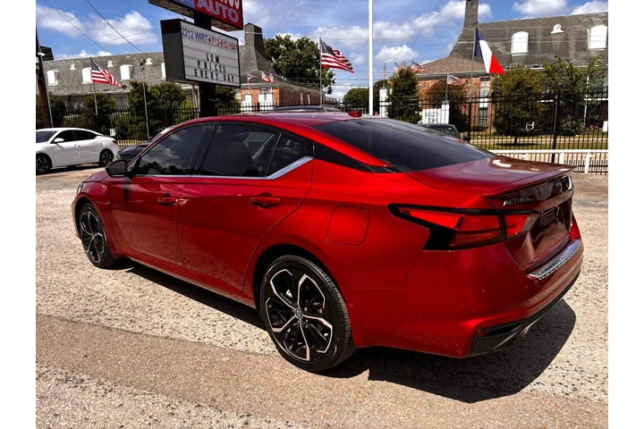 2023 Altima 2.5 SR AWD image 6