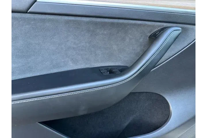 $33520 : Tesla Model Y 2023 AWD Long image 10