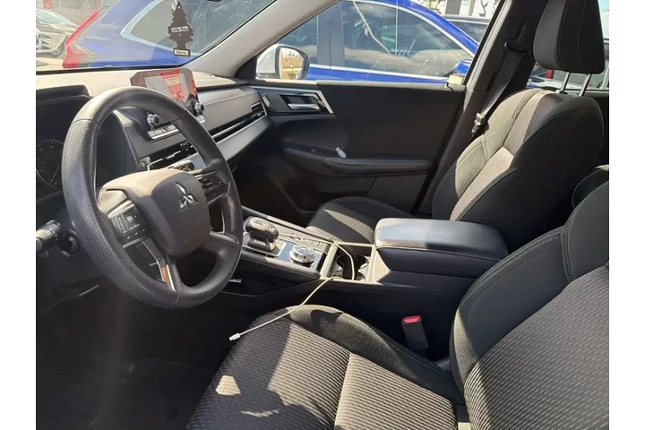 $22991 : Mitsubishi Outlander 2023 ES image 6