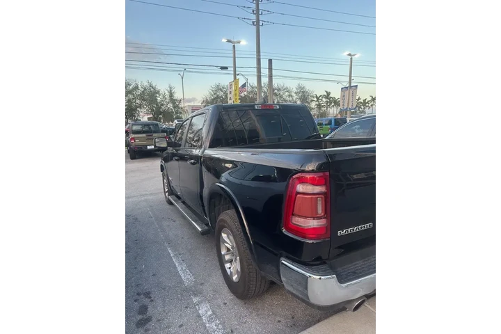 $27995 : Ram 1500 2019 4x2 Laramie 4d image 4