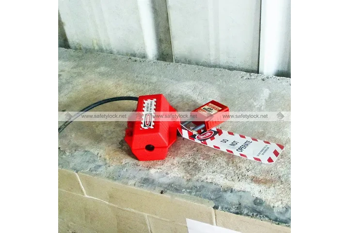 Plug Lockout Devices image 2