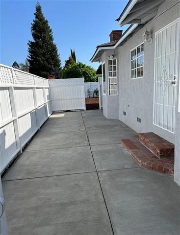 $2395 : 3 bedroom house in Koreatown image 3