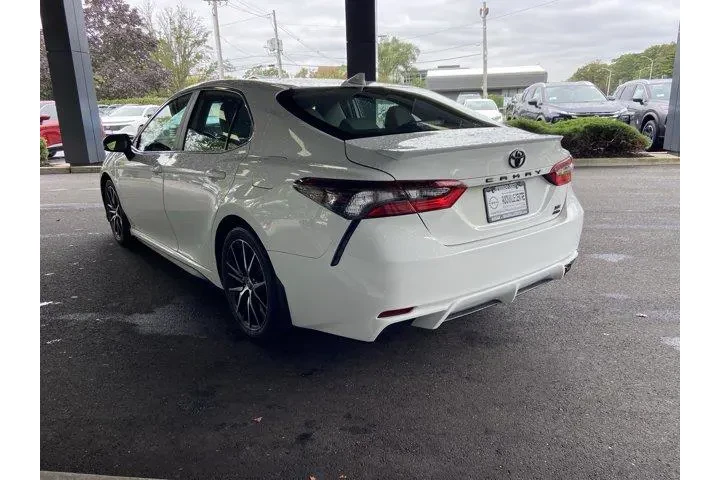 Toyota Camry 2023 AWD SE 4dr image 7