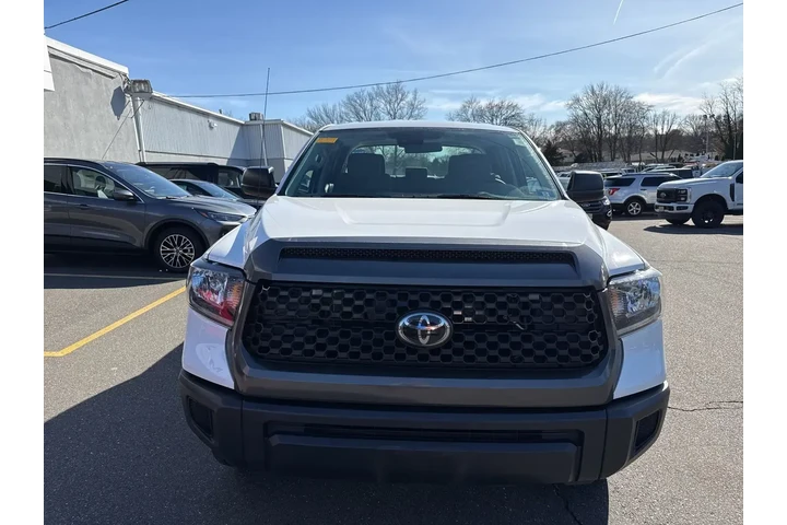 $35995 : Toyota Tundra 2018 4x4 SR 4d image 2