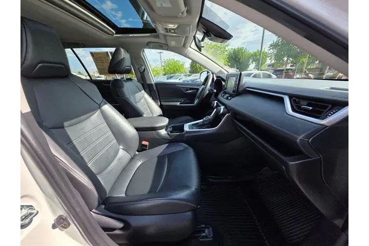 $27995 : Toyota RAV4 2022 XLE Premium image 10