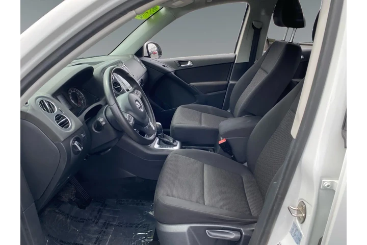 $12824 : Volkswagen Tiguan 2017 image 9