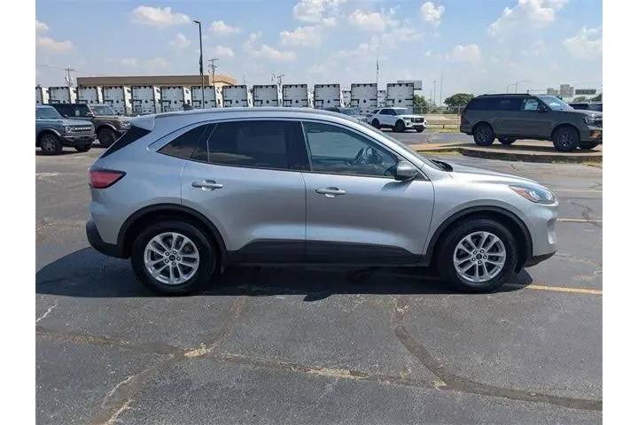 $17388 : Ford Escape 2021 SE 4dr SUV image 8