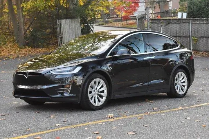 $21895 : Tesla Model X 2018 AWD 75D 4 image 2