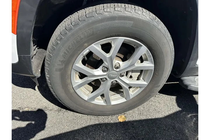 $29985 : Jeep Grand Cherokee 2023 4x4 image 6